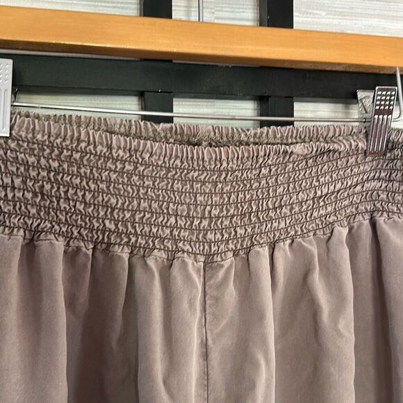 Thread & Supply taupe tan lyocell flowy L - Picture 2 of 4